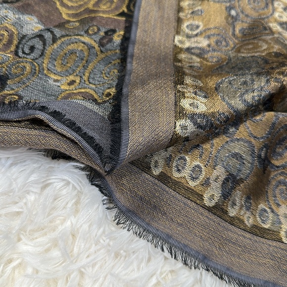 Marc Rozier Paris Print Scarf with Fringe Edges - Picture 5 of 6